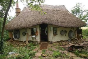 Man Builds Hobbit Style Eco-Friendly House For Just $185
